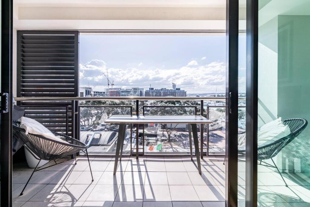 Апартаменты Luxury Waterfront Nest Above Viaduct Harbour Окленд Экстерьер фото