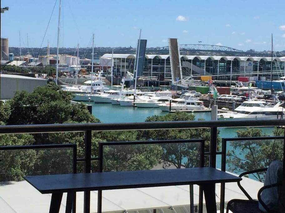 Апартаменты Luxury Waterfront Nest Above Viaduct Harbour Окленд Экстерьер фото